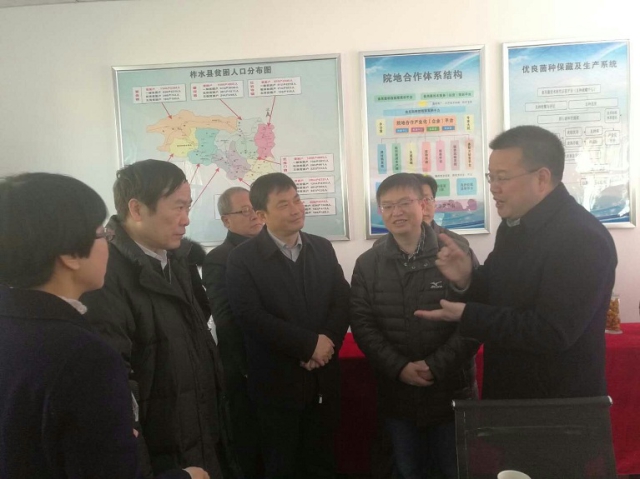 科技部徐南平副部长调研省科学院食用菌技术研究示范基地